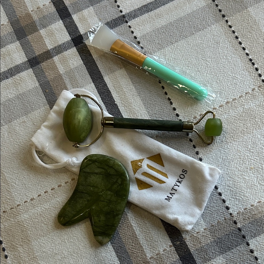 Green Jade Facial Roller and Gua Sha Set
